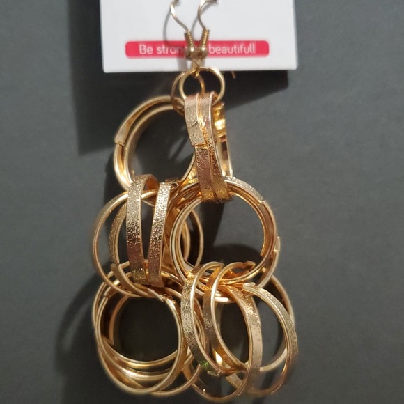 Beautiful unique design $20 for 1 if you take more than 2pieces $15 / each one - Picture 2 of 3